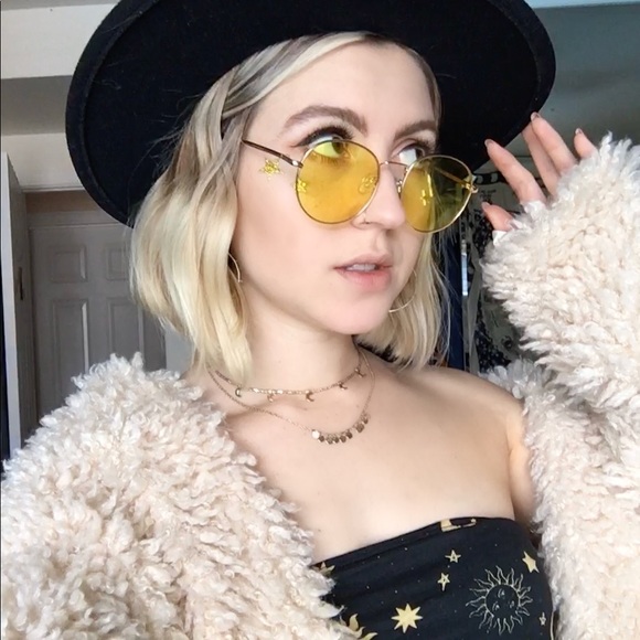 Meet your posher! - Picture 1 of 8